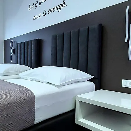 Sunny Spell With Free Parking And Garden Pensjonat Zadar