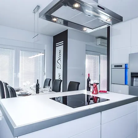 Sunny Spell With Free Parking And Garden ザダル