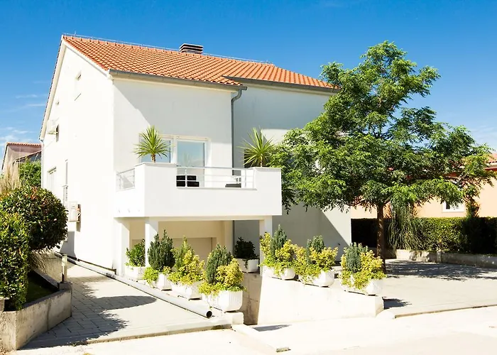 بيت ضيافة Sunny Spell With Free Parking And Garden 3*