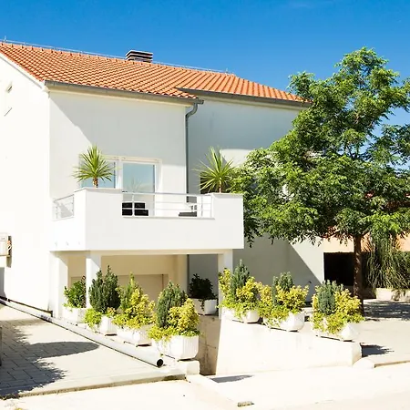 Maison d'hôtes Sunny Spell With Free Parking And Garden 3*
